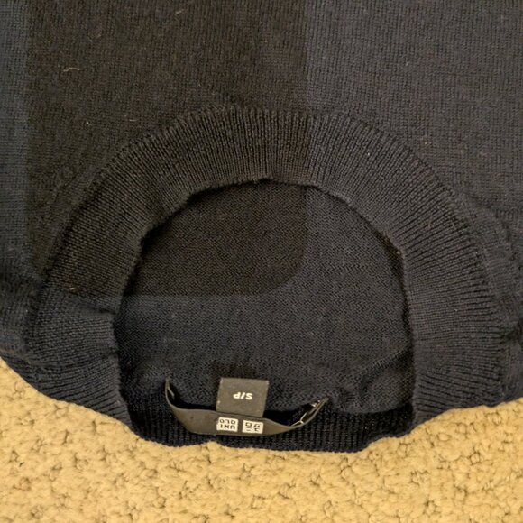 Uni Qlo Navy Fine Gage Wool Crewneck Pullover - Picture 2 of 2